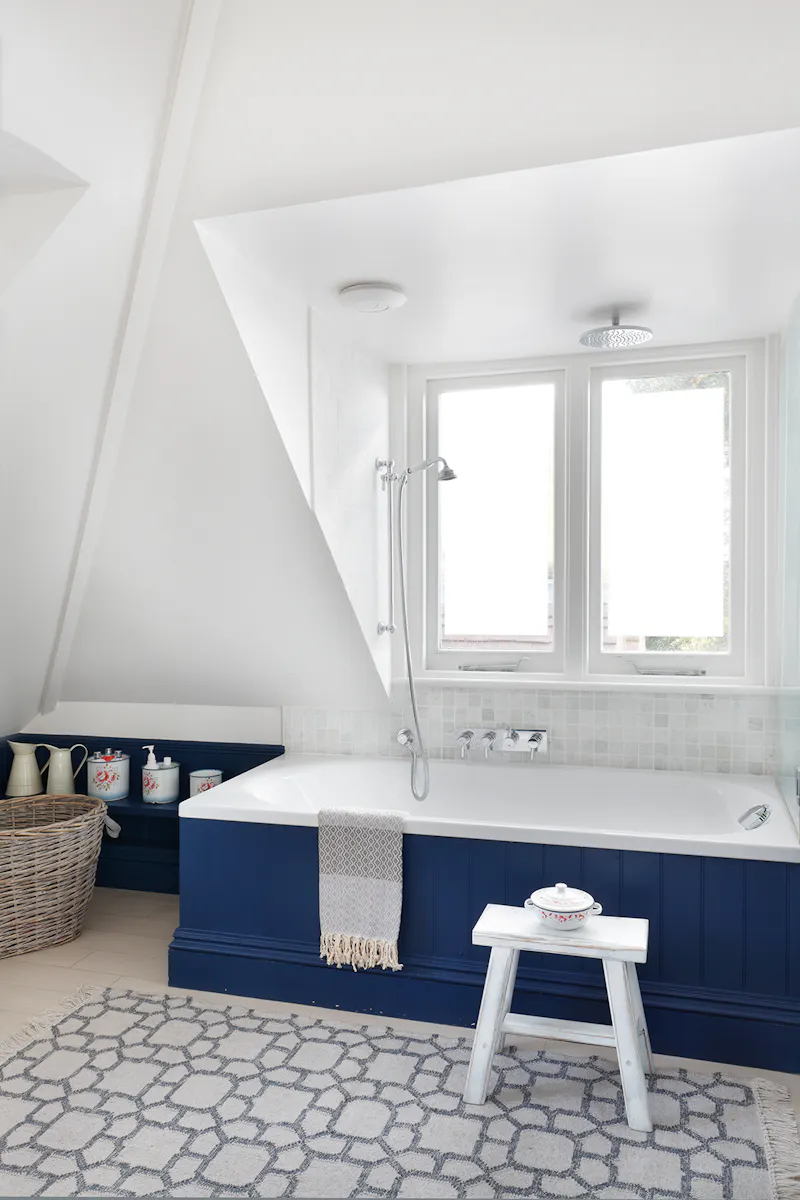 Bathroom at Smart Wandsworth house, D2220 (photo 25)