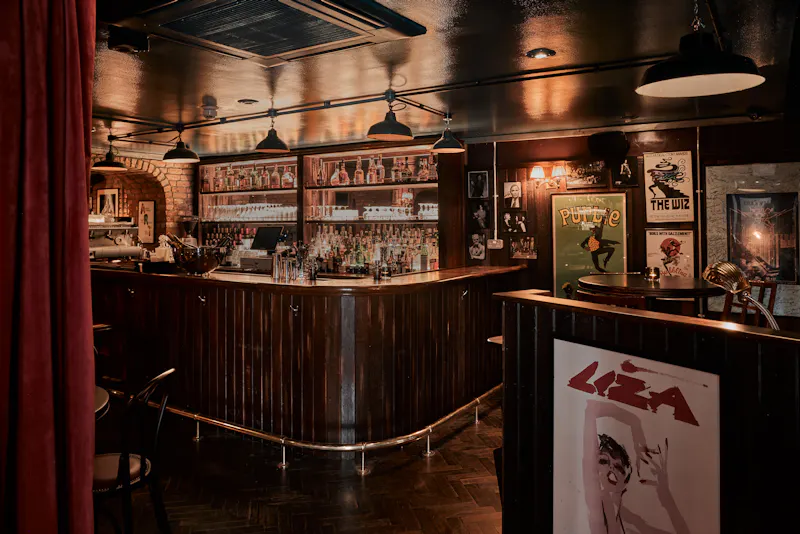 Bar at Covent Garden restaurant , R867 (photo 5)