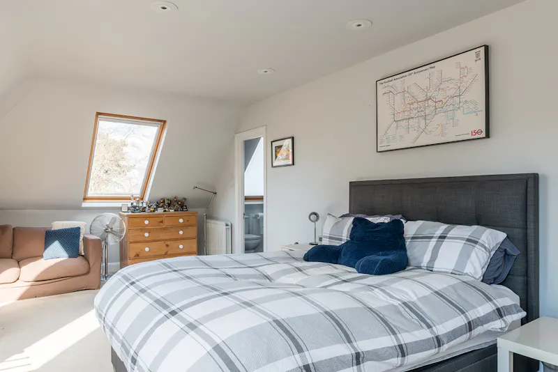 Bedroom at Surbiton Pool House, D2337 (photo 32)
