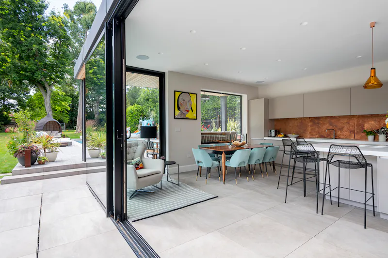 Glass at Surbiton Pool House, D2337 (photo 38)