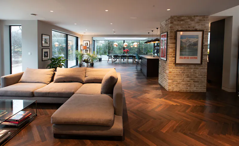 Open plan at Sophisticated Kew House, D2711 (photo 3)