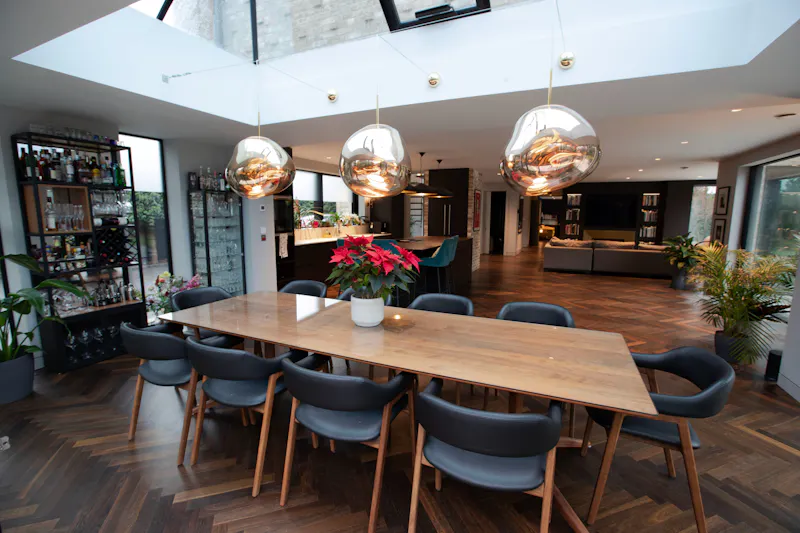 Glass at Sophisticated Kew House, D2711 (photo 8)