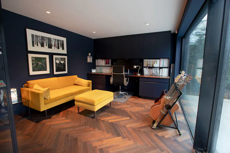 Study at Sophisticated Kew House, D2711 (photo 9)