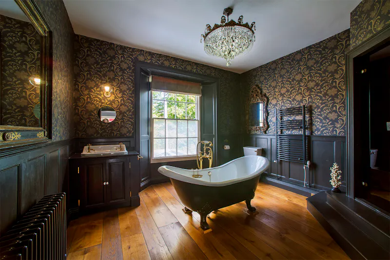 Wallpaper at Somerset period home, D2704 (photo 10)