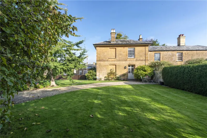 Somerset period home, D2704 (photo 1)