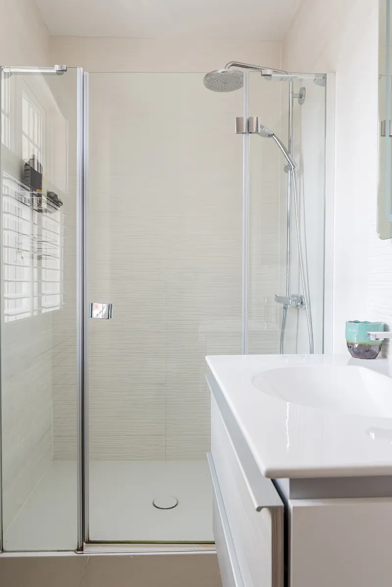 Shower at Surbiton Pool House, D2337 (photo 21)