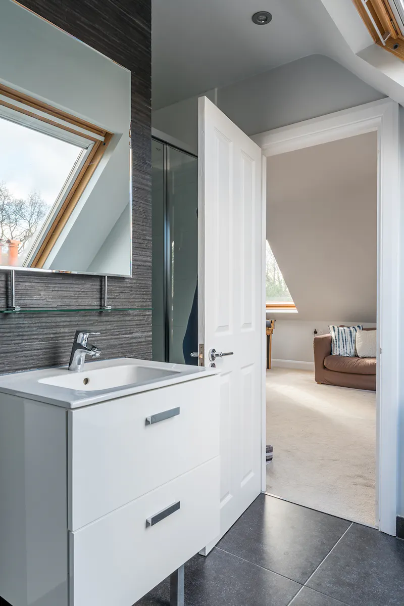 Bathroom at Surbiton Pool House, D2337 (photo 31)