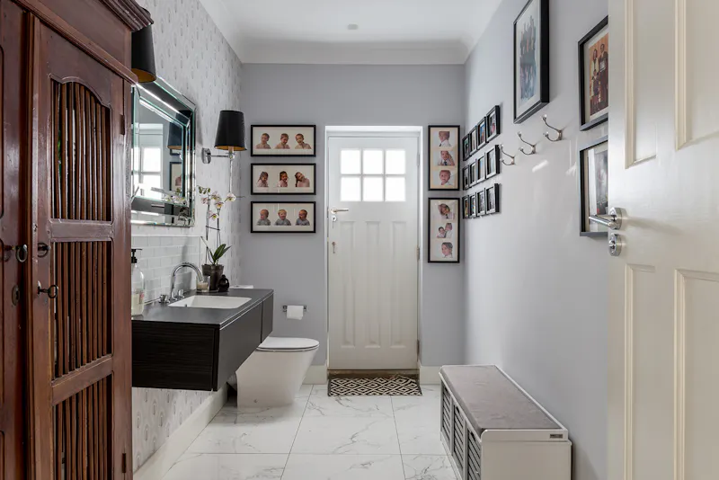 Bathroom at Surbiton Pool House, D2337 (photo 9)
