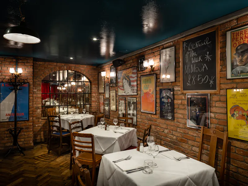 Floor - wooden at Covent Garden restaurant , R867 (photo 3)