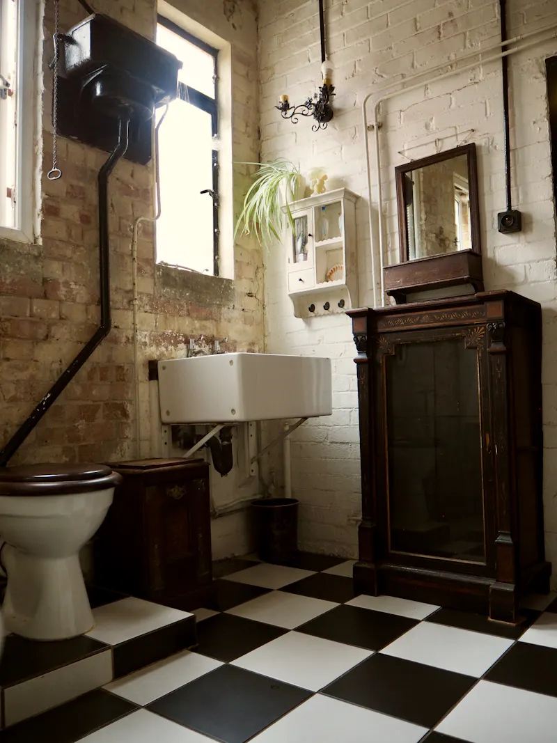 Bathroom at Haggerston North studio, N539 (photo 38)