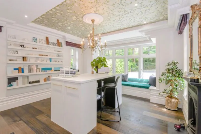Study at Modern Woking home, D2712 (photo 8)
