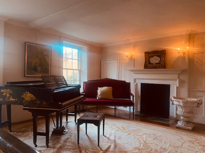 Sitting room at Traditional Richmond house, A967 (photo 2)