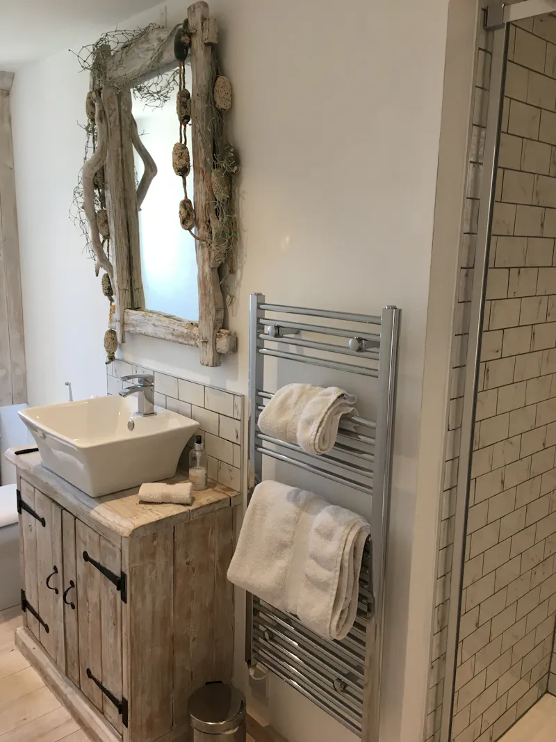 Bathroom at Film location C879 in East Sussex (photo 6)