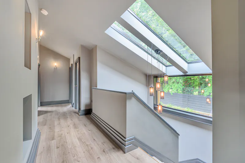 Landing at Chelsfield modern house, K481 (photo 11)