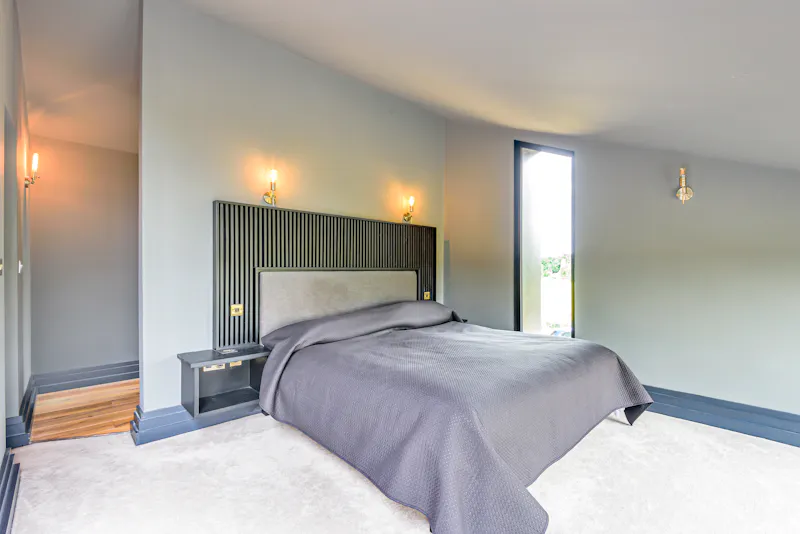 Bedroom at Chelsfield modern house, K481 (photo 14)