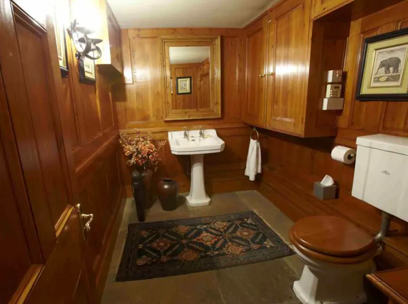 Bathroom at Southgate Georgian house, A1235 (photo 16)