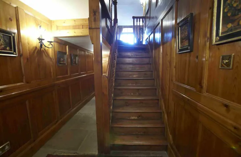 Staircase at Southgate Georgian house, A1235 (photo 15)