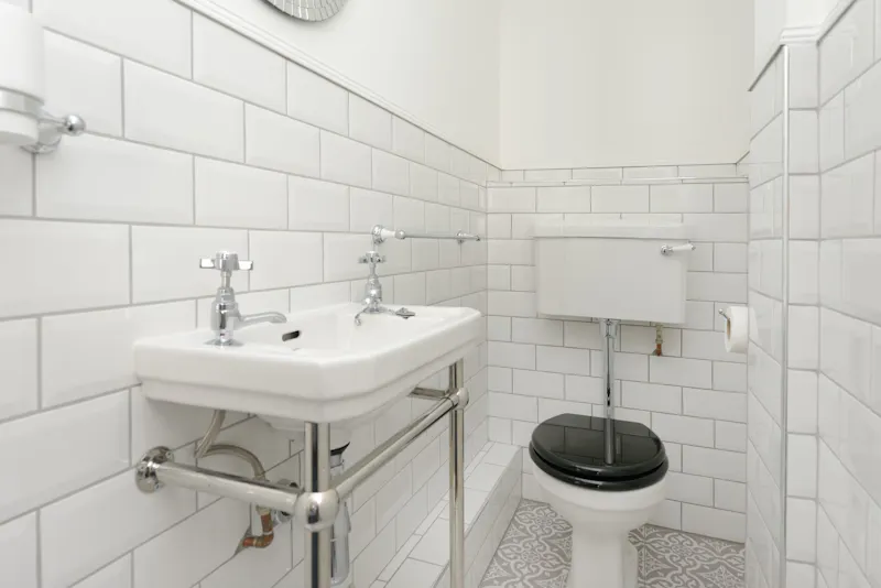 Bathroom at Whitstable beach apartment, C937 (photo 10)