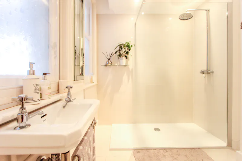 Bathroom at Whitstable beach apartment, C937 (photo 21)