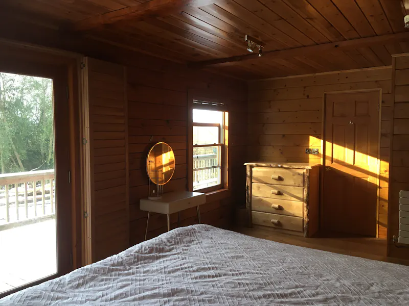 Bedroom at American log cabin in Hastings, Q54 (photo 7)