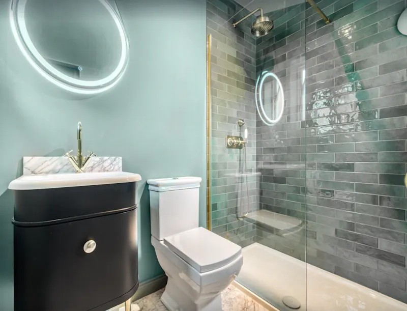 Bathroom at Leeming converted church, B2015 (photo 31)