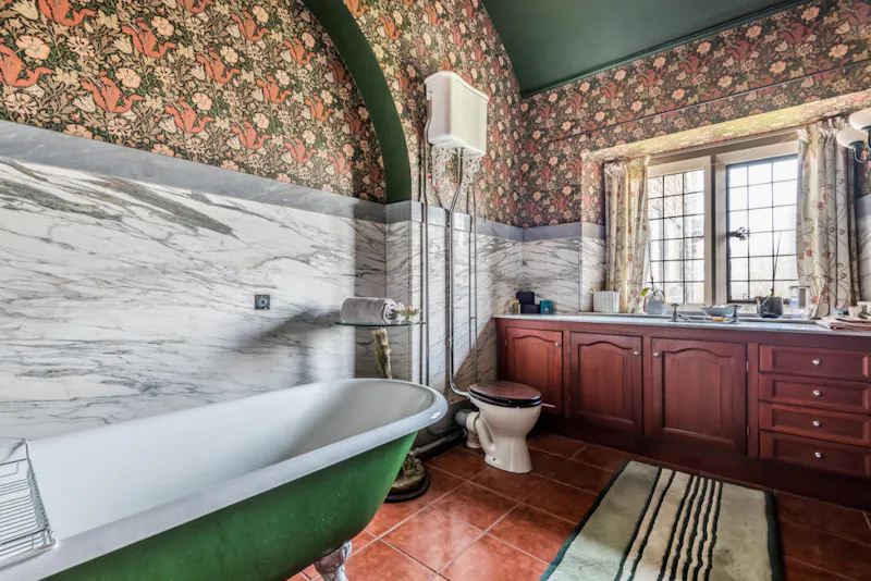 Bathroom at Vacant Huddersfield mansion , B2016 (photo 20)