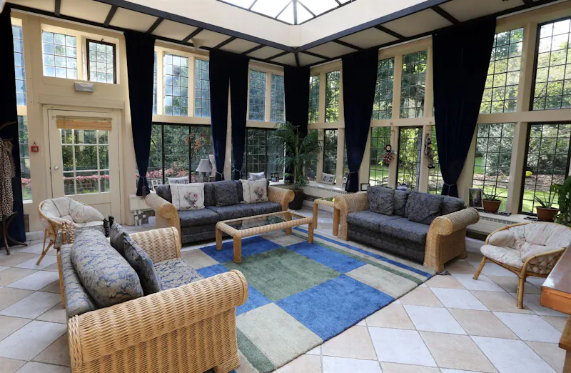 Conservatory at Vacant Huddersfield mansion , B2016 (photo 9)