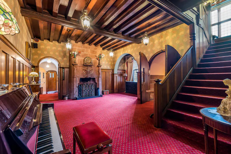 Piano at Vacant Huddersfield mansion , B2016 (photo 17)