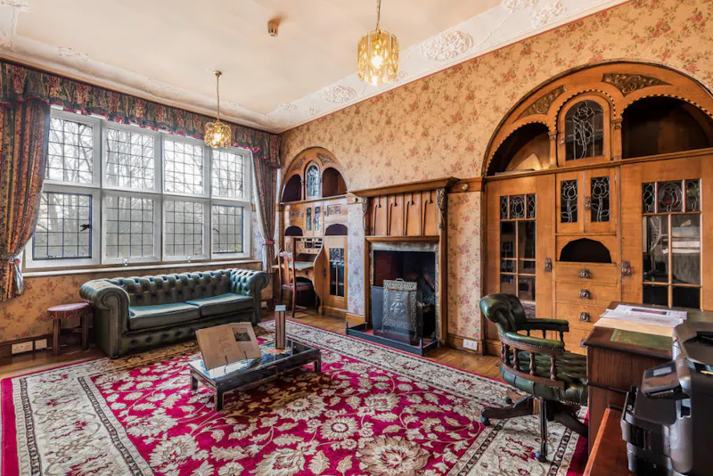 Study at Vacant Huddersfield mansion , B2016 (photo 16)