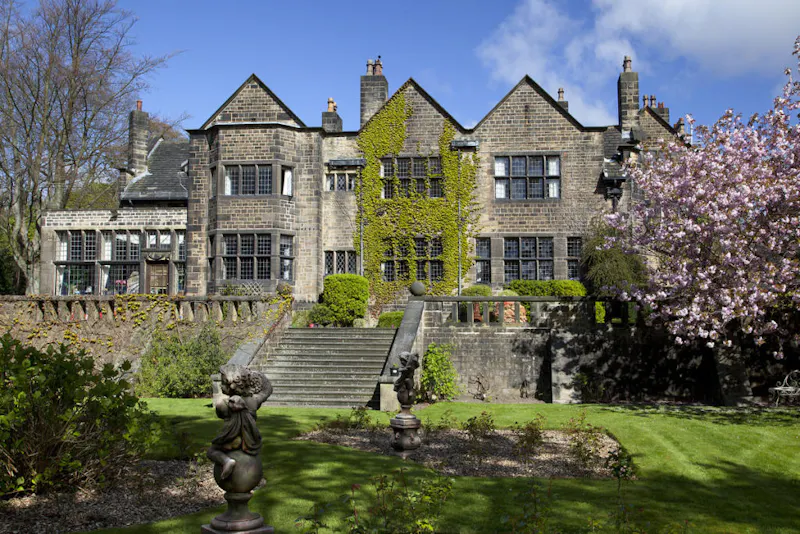 Vacant Huddersfield mansion , B2016 (photo 1)