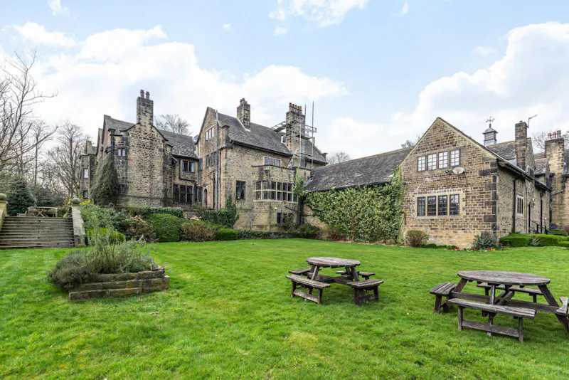 Garden at Vacant Huddersfield mansion , B2016 (photo 26)