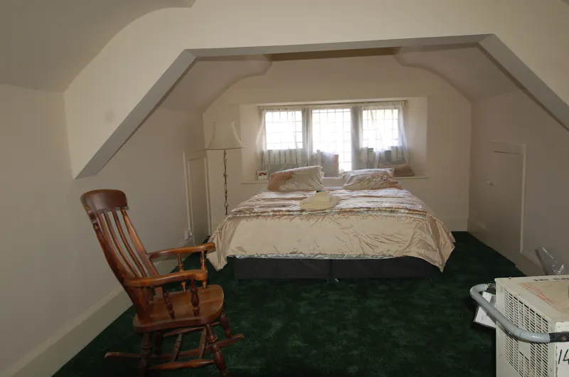 Bedroom at Vacant Huddersfield mansion , B2016 (photo 23)