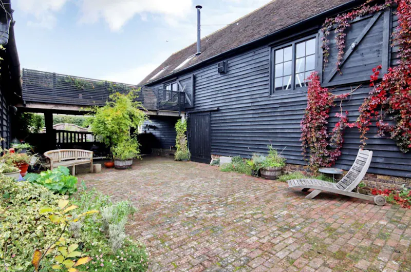 Courtyard at Hassocks converted barn, A1605 (photo 10)