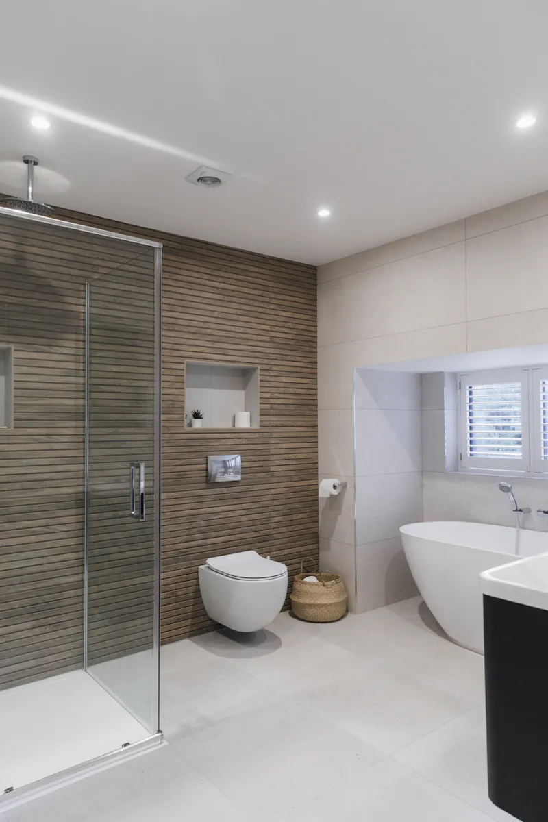 Bathroom at Horsley family house,  D2713 (photo 31)