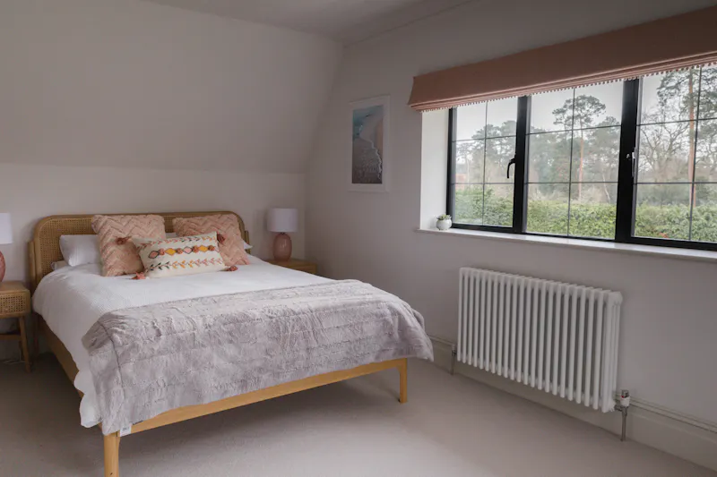 Bedroom at Horsley family house,  D2713 (photo 32)