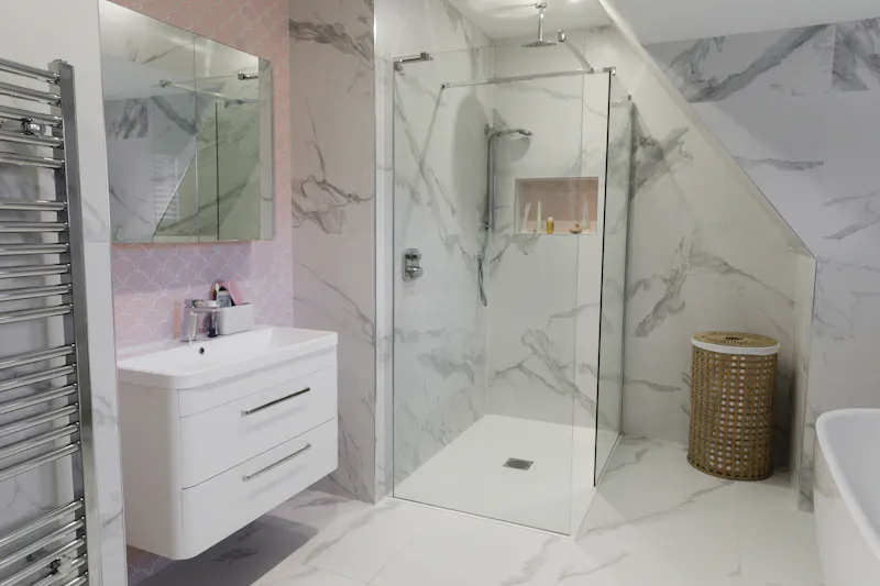 Bathroom at Horsley family house,  D2713 (photo 33)