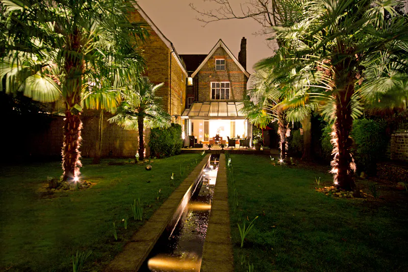 Garden at Contemporary Ealing house, B1296 (photo 30)
