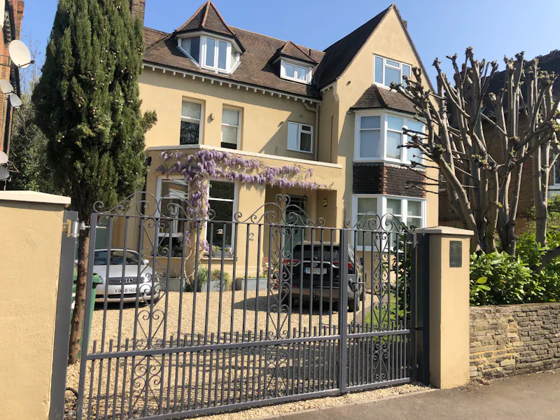 Driveway at Contemporary Ealing house, B1296 (photo 1)