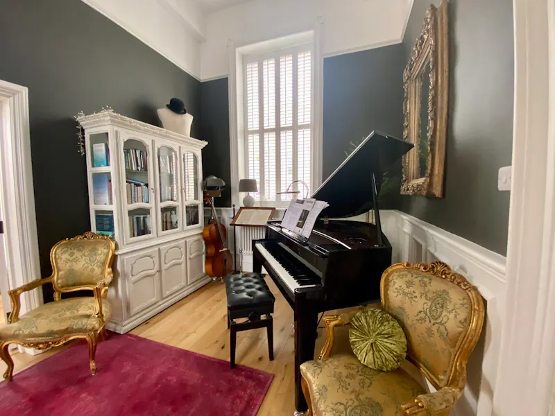 Piano at St Leonards-on-Sea townhouse, A1606 (photo 12)