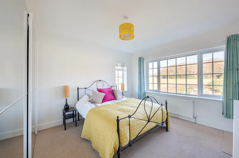 Bedroom at Henley-on-Thames family home, D2714 (photo 12)