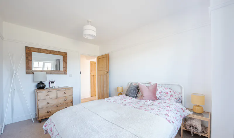 Bedroom at Henley-on-Thames family home, D2714 (photo 15)