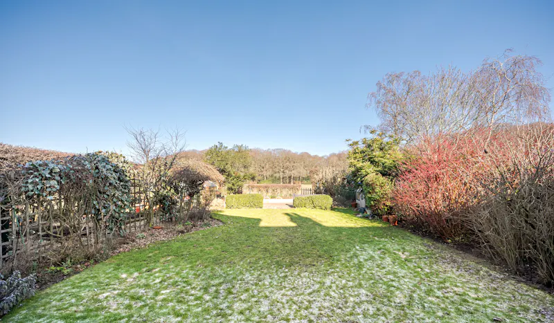 Garden at Henley-on-Thames family home, D2714 (photo 20)
