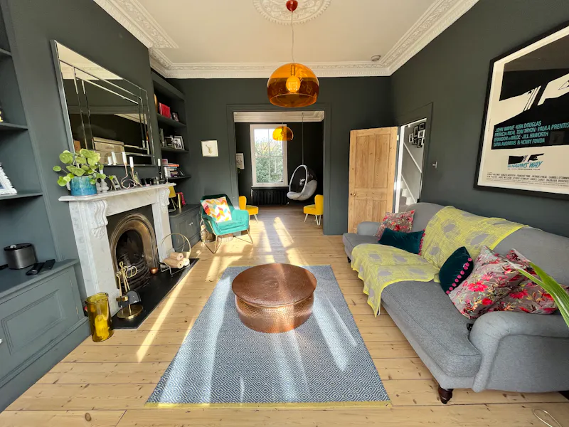 Living Room at Newington Green family house, B1877 (photo 2)