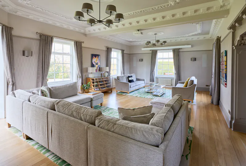 Living Room at Theydon Bois large house,  B2017 (photo 4)