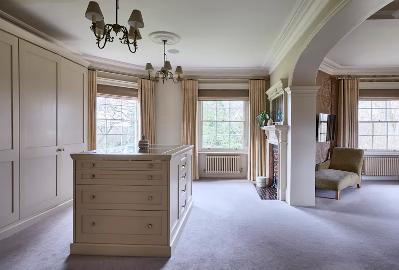 Changing rooms at Theydon Bois large house,  B2017 (photo 14)