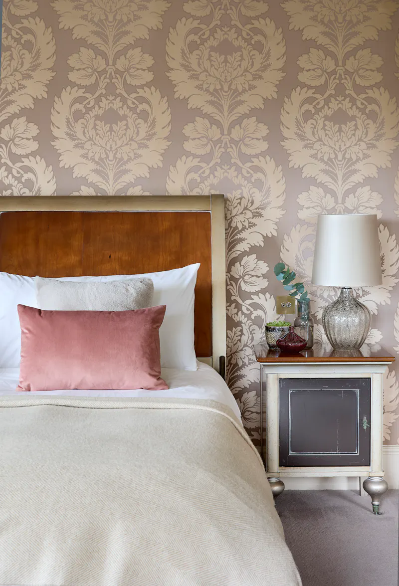 Bedroom at Theydon Bois large house,  B2017 (photo 12)