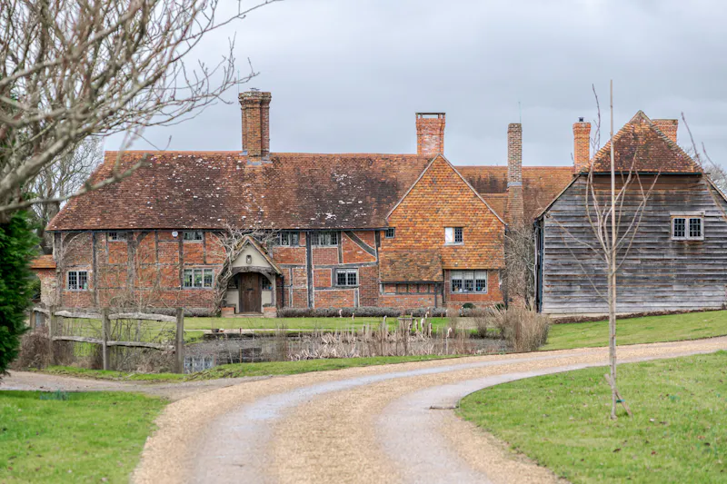 Driveway at Dunsfold renovated farmhouse , C938 (photo 1)