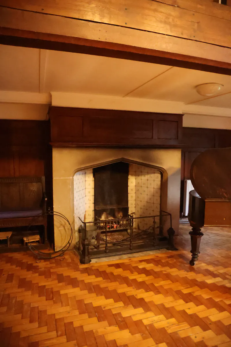 Fireplace at Arts & Crafts house Letchworth, E521 (photo 15)