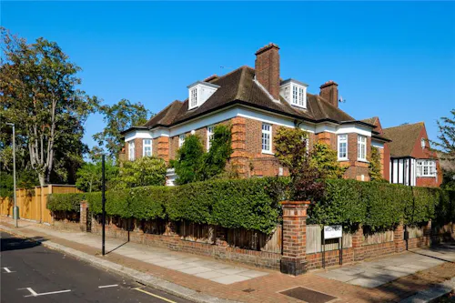 Large Period Putney House, E518