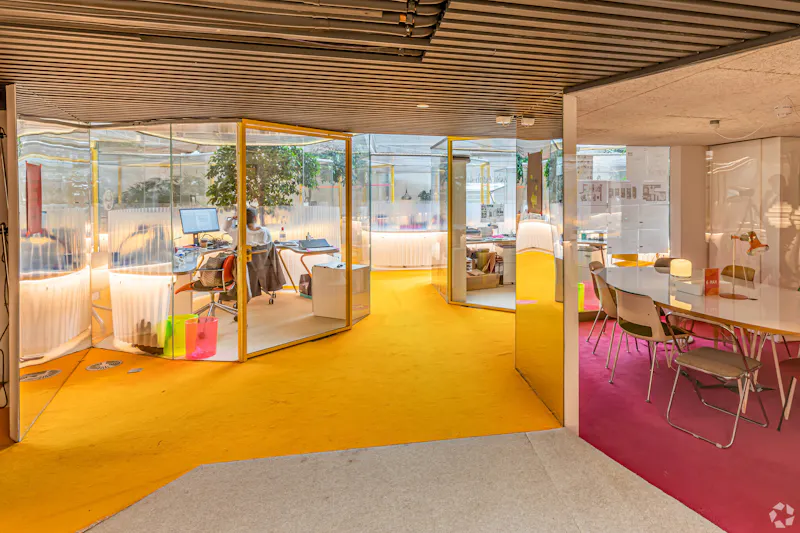 Space Age Holland Park Office, T183 (photo 16)